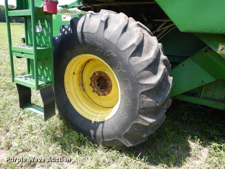 image for item DH4494 1990 John Deere 9500 combine