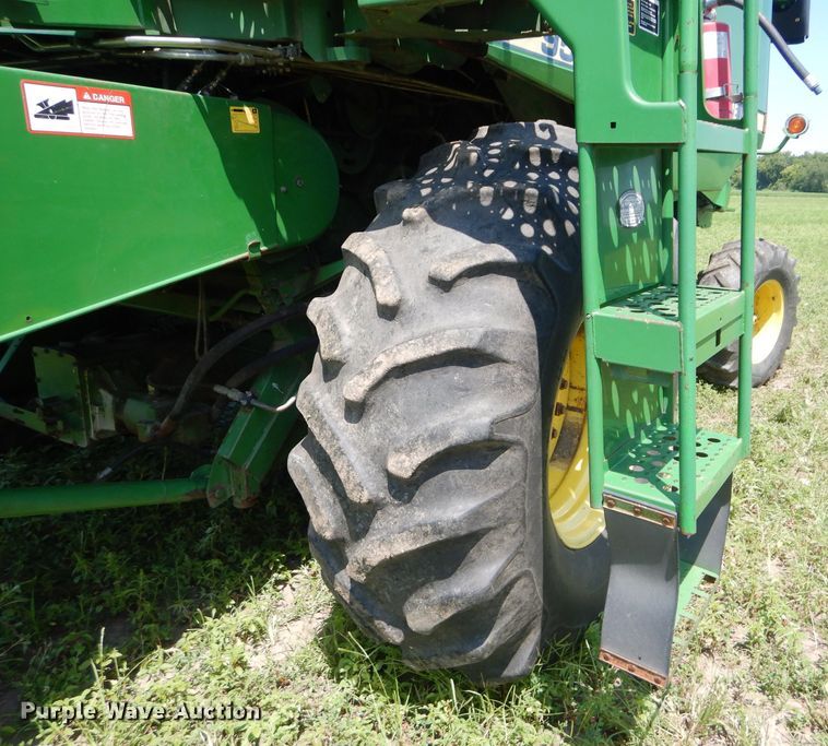 image for item DH4494 1990 John Deere 9500 combine
