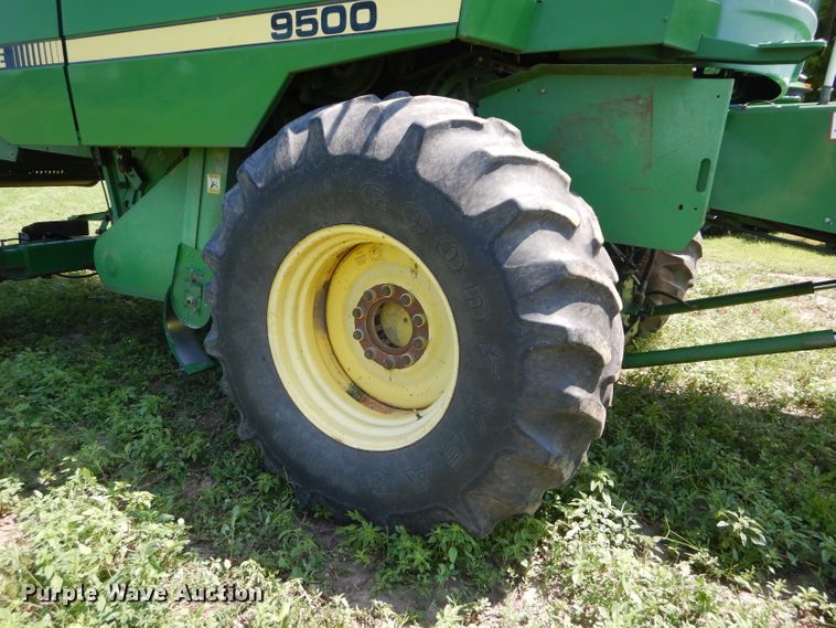 image for item DH4494 1990 John Deere 9500 combine
