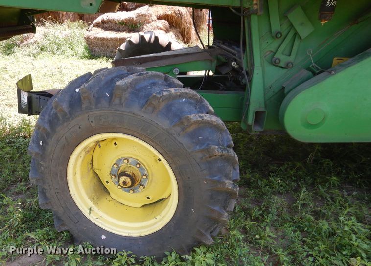 image for item DH4494 1990 John Deere 9500 combine