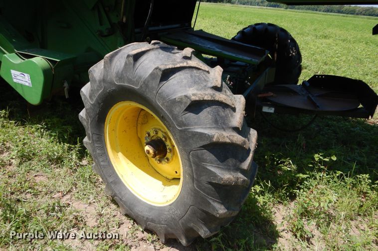 image for item DH4494 1990 John Deere 9500 combine