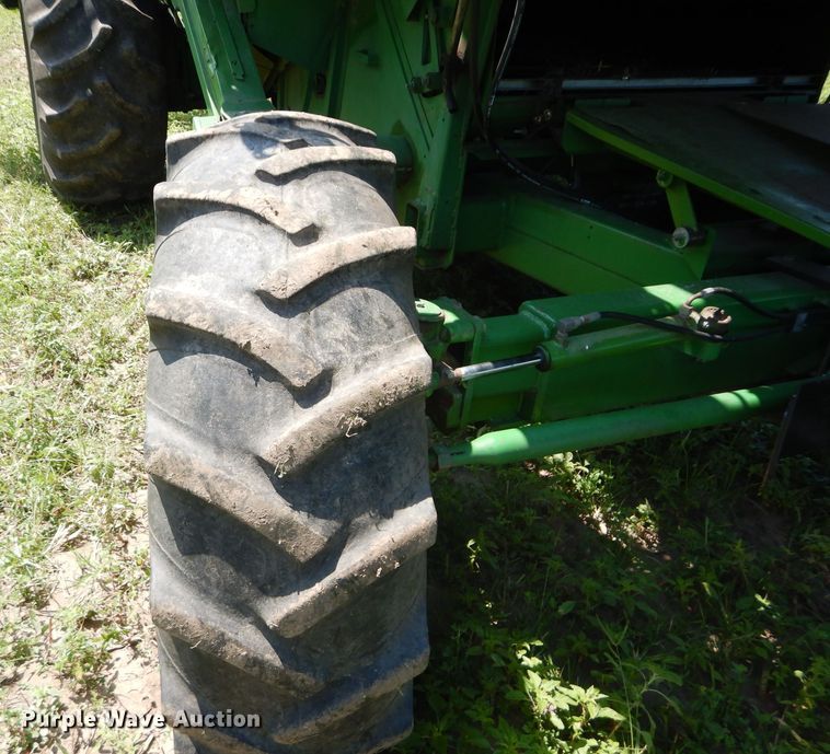 image for item DH4494 1990 John Deere 9500 combine