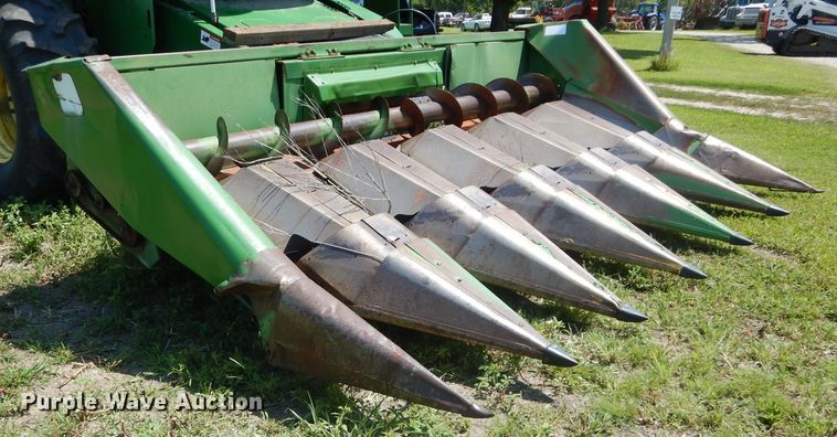 image for item DH4495 John Deere E643 corn head