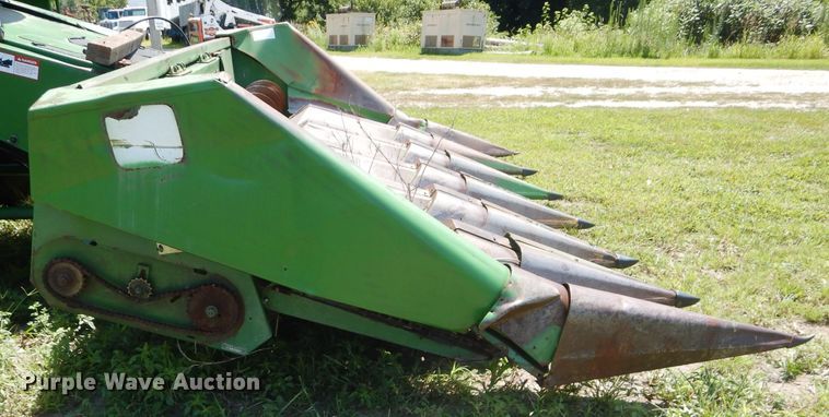 image for item DH4495 John Deere E643 corn head