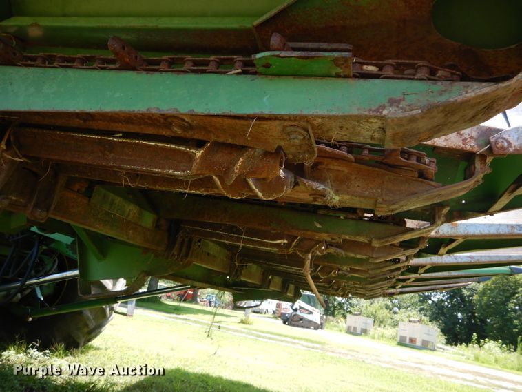 image for item DH4495 John Deere E643 corn head