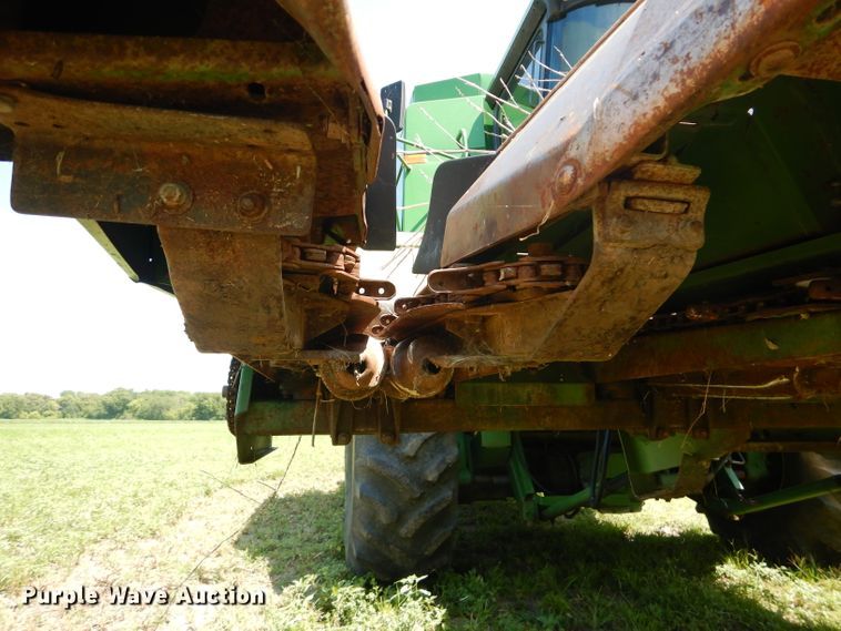 image for item DH4495 John Deere E643 corn head