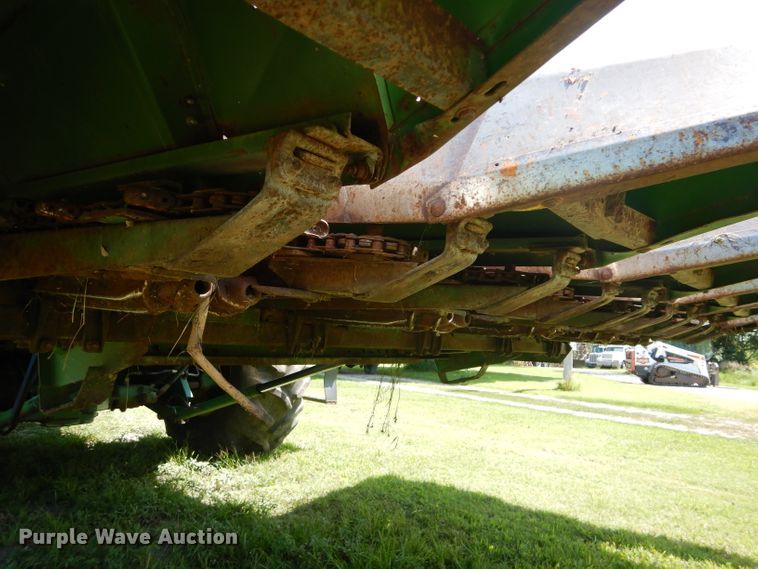 image for item DH4495 John Deere E643 corn head