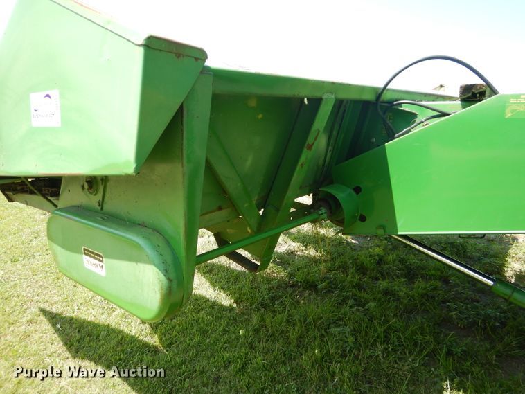 image for item DH4495 John Deere E643 corn head