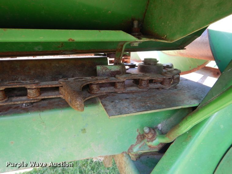 image for item DH4495 John Deere E643 corn head