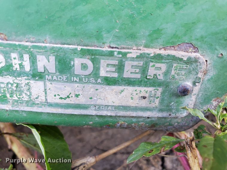 image for item DH4495 John Deere E643 corn head