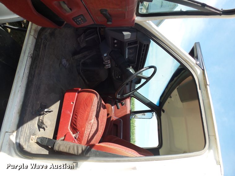 image for item DX9234 1990 Ford F800F  grain truck
