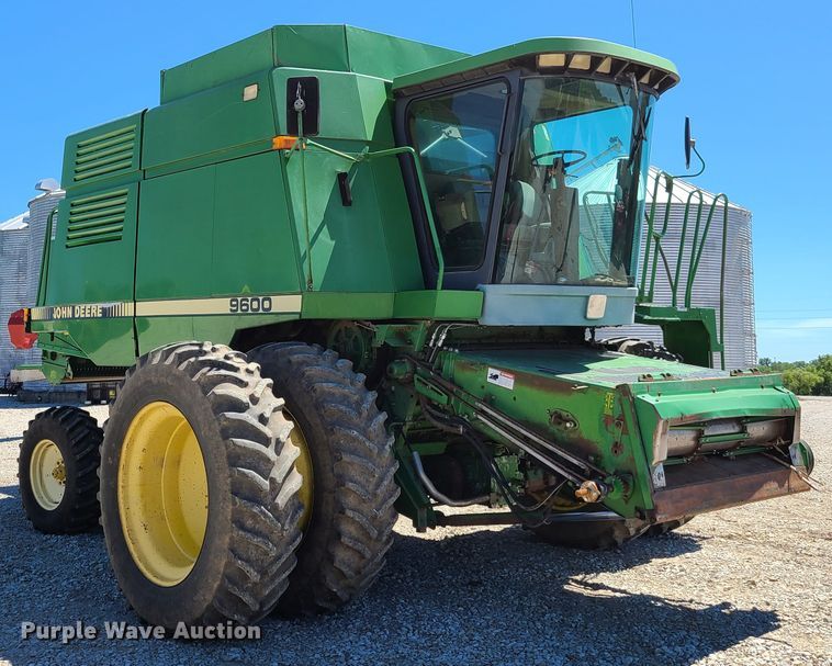 image for item EL9979 John Deere 9600 combine