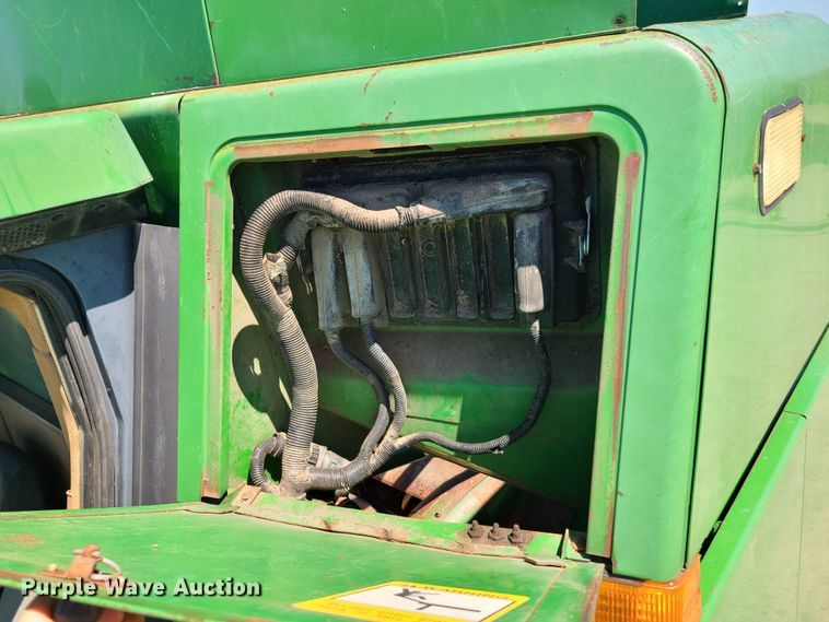 image for item EL9979 John Deere 9600 combine