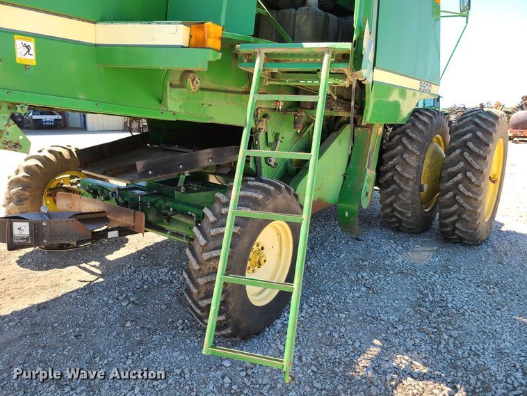 image for item EL9979 John Deere 9600 combine
