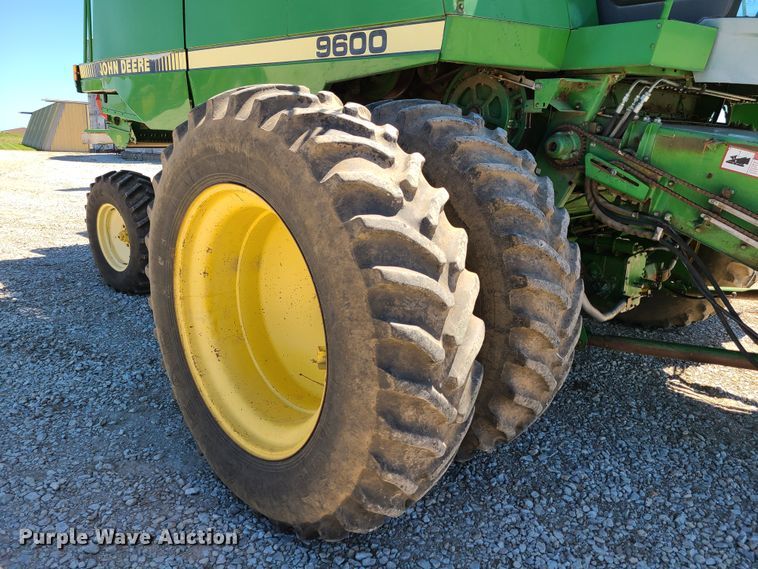 image for item EL9979 John Deere 9600 combine