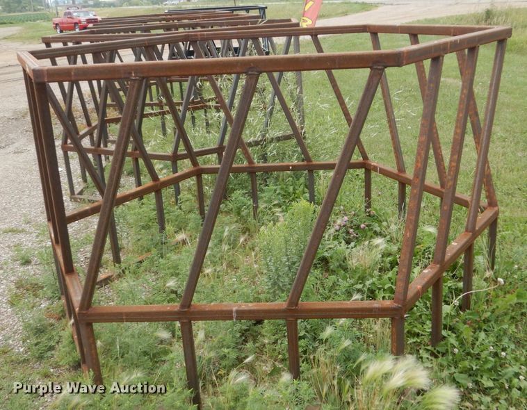 image for item FT9049 Hay bale feeder