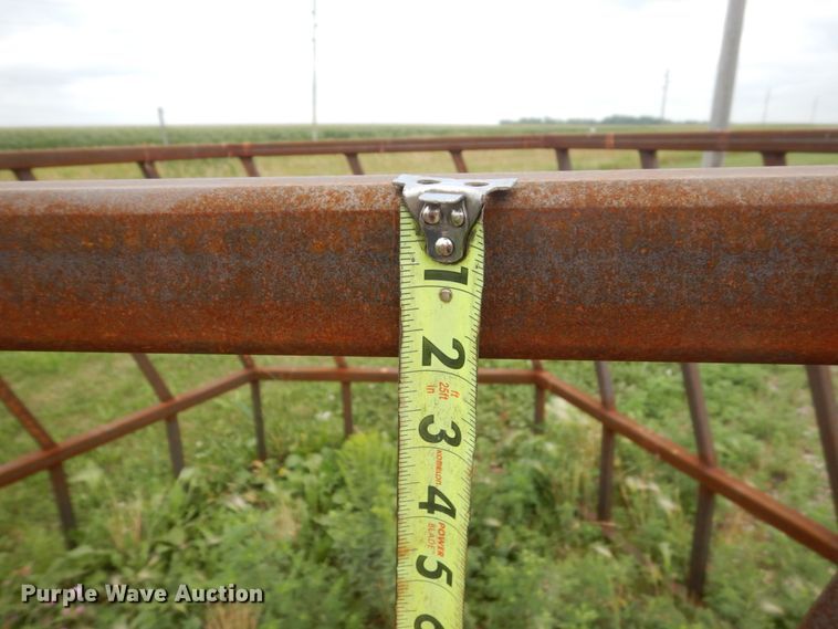 image for item FT9049 Hay bale feeder