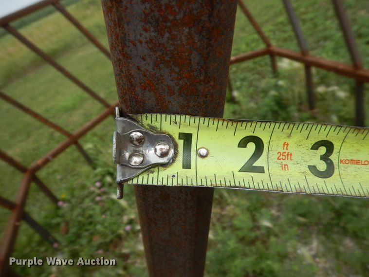 image for item FT9049 Hay bale feeder