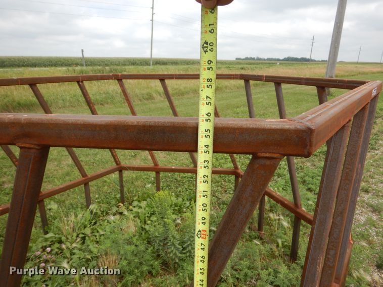 image for item FT9049 Hay bale feeder