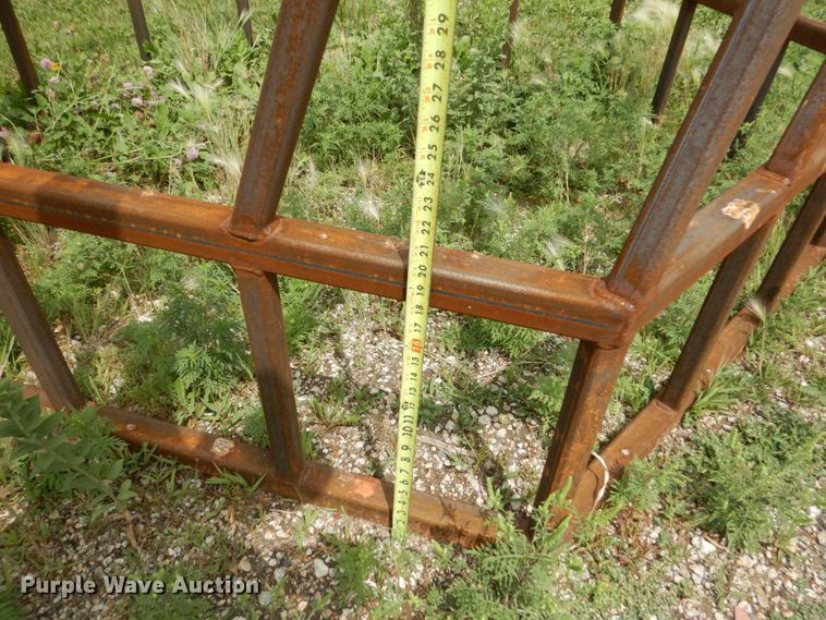 image for item FT9049 Hay bale feeder