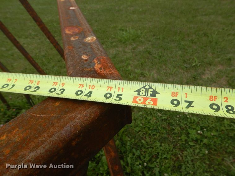 image for item FT9049 Hay bale feeder