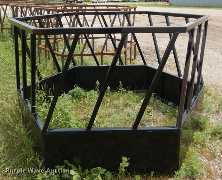 image for item FT9050 Hay bale feeder