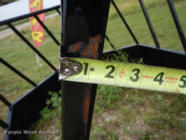 image for item FT9050 Hay bale feeder