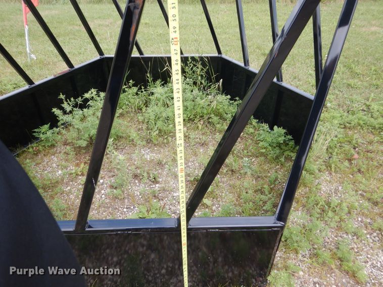 image for item FT9050 Hay bale feeder