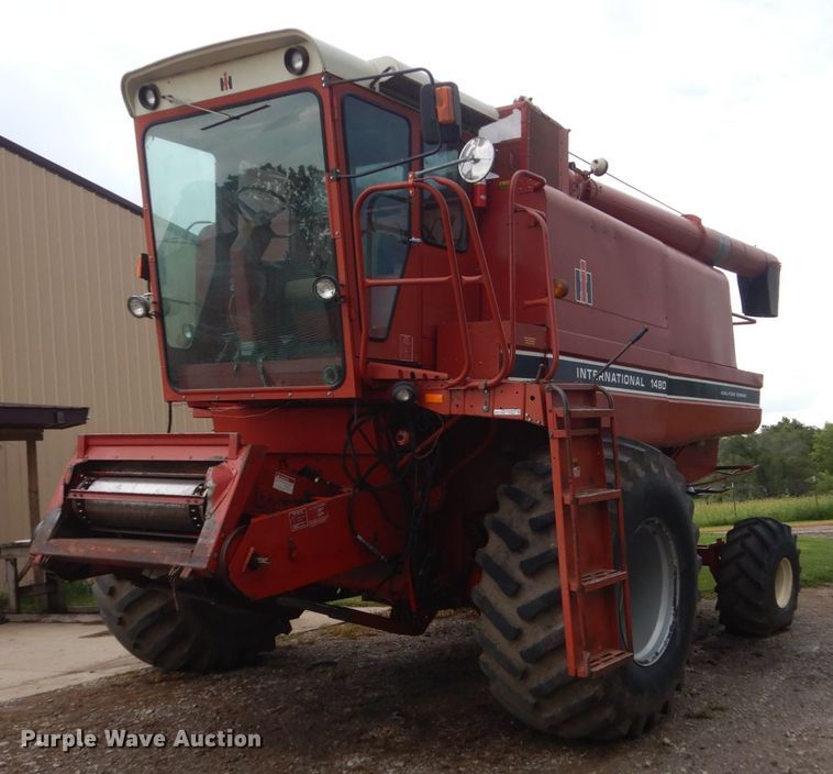 image for item FT9060 International 1480 combine