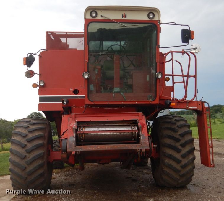 image for item FT9060 International 1480 combine