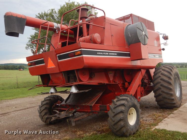 image for item FT9060 International 1480 combine