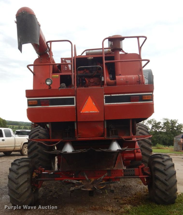 image for item FT9060 International 1480 combine