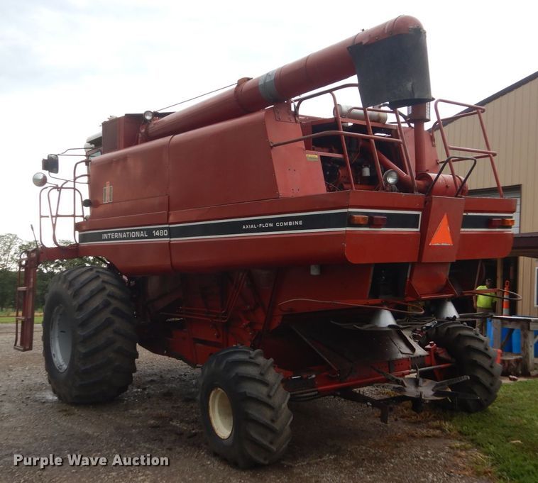 image for item FT9060 International 1480 combine
