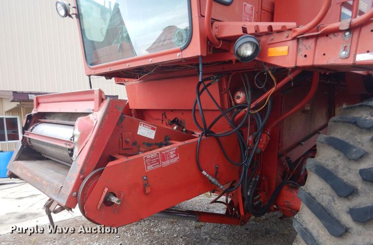 image for item FT9060 International 1480 combine