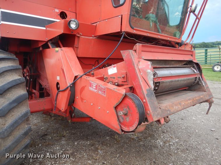 image for item FT9060 International 1480 combine