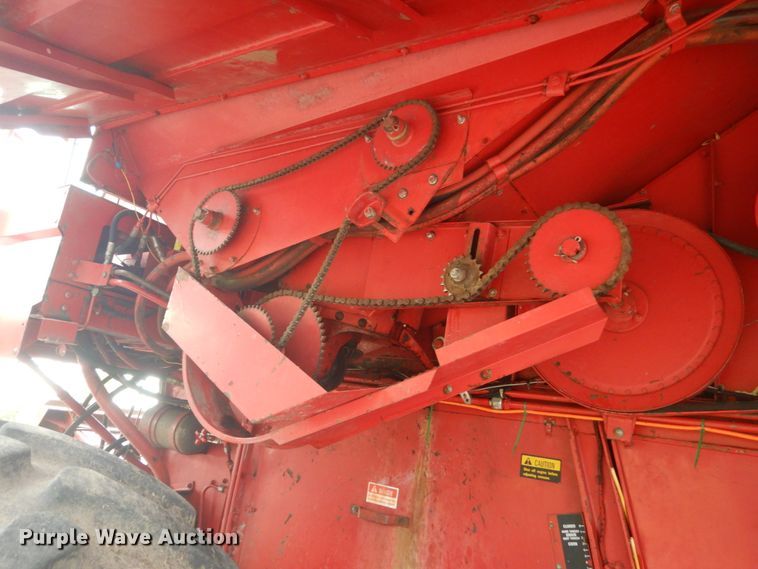 image for item FT9060 International 1480 combine