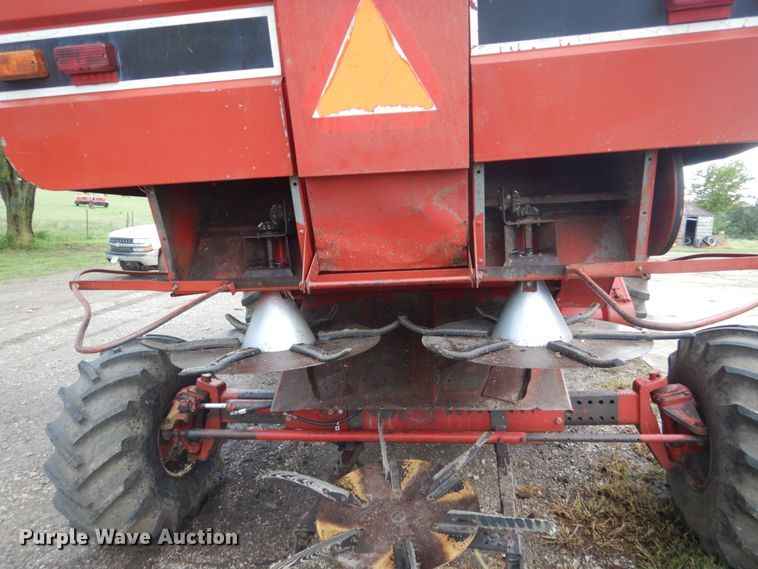 image for item FT9060 International 1480 combine