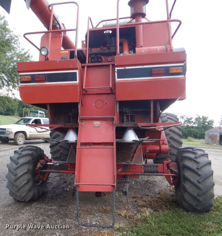 image for item FT9060 International 1480 combine