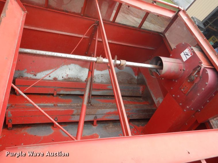 image for item FT9060 International 1480 combine