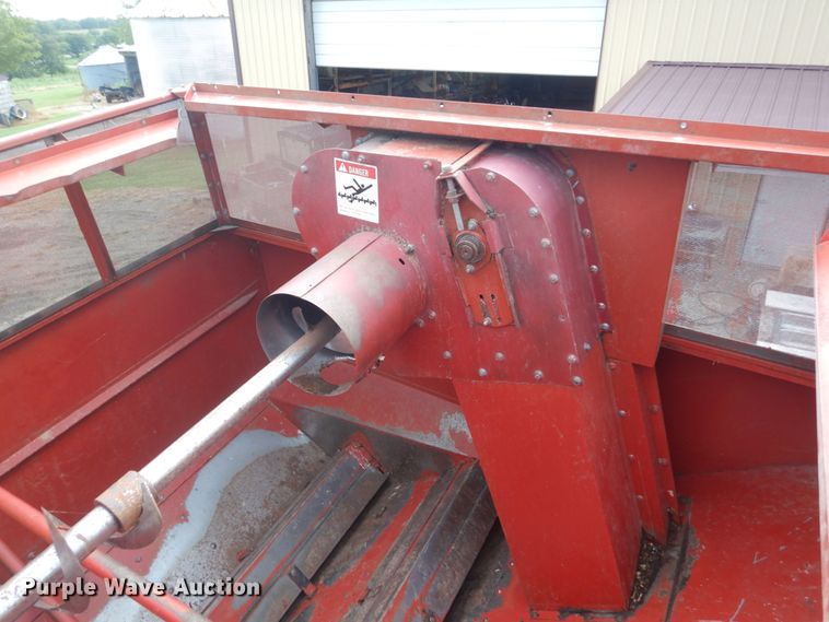 image for item FT9060 International 1480 combine