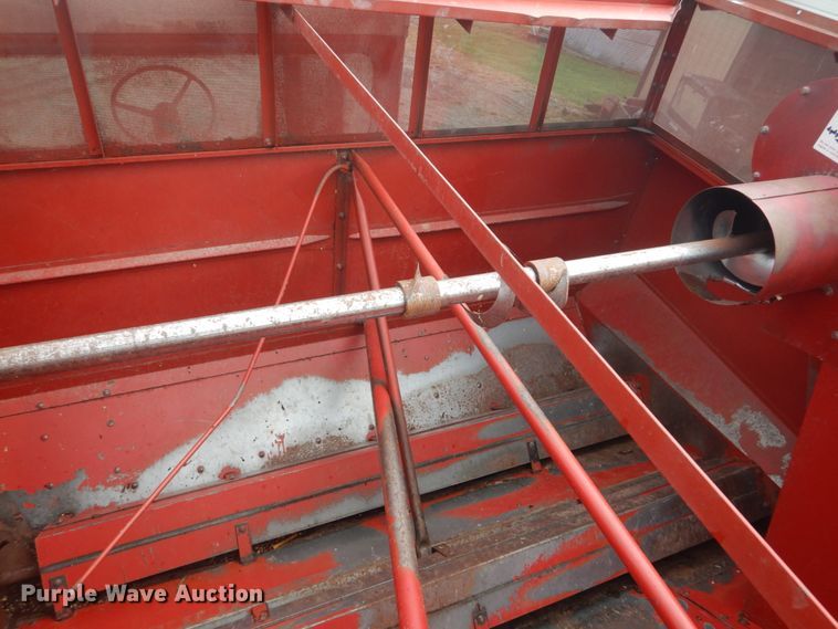 image for item FT9060 International 1480 combine