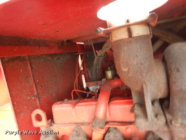 image for item FT9060 International 1480 combine