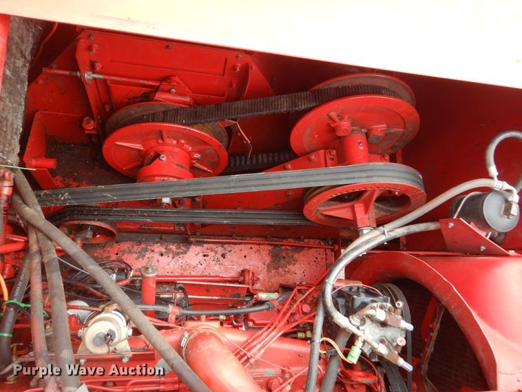 image for item FT9060 International 1480 combine