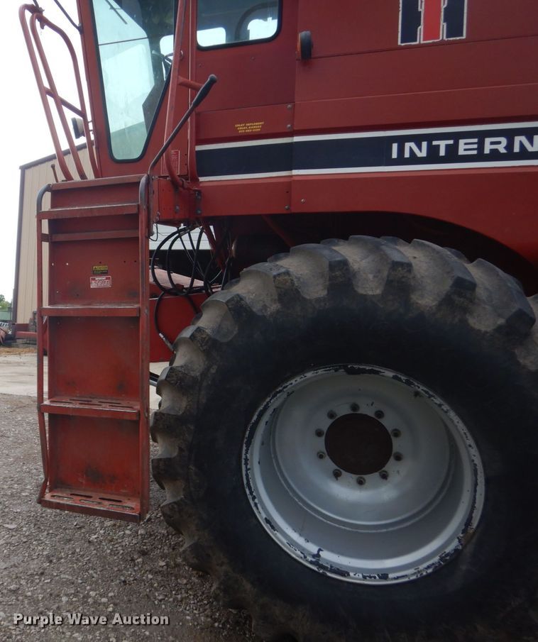 image for item FT9060 International 1480 combine