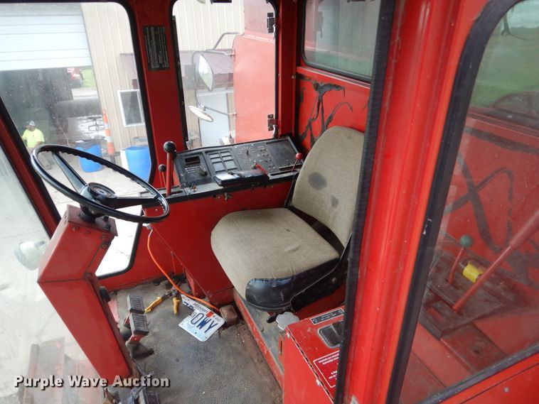 image for item FT9060 International 1480 combine