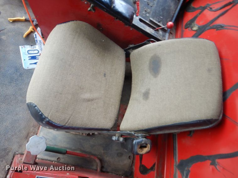 image for item FT9060 International 1480 combine