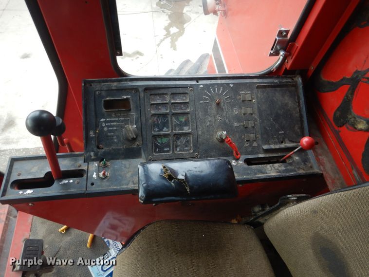 image for item FT9060 International 1480 combine