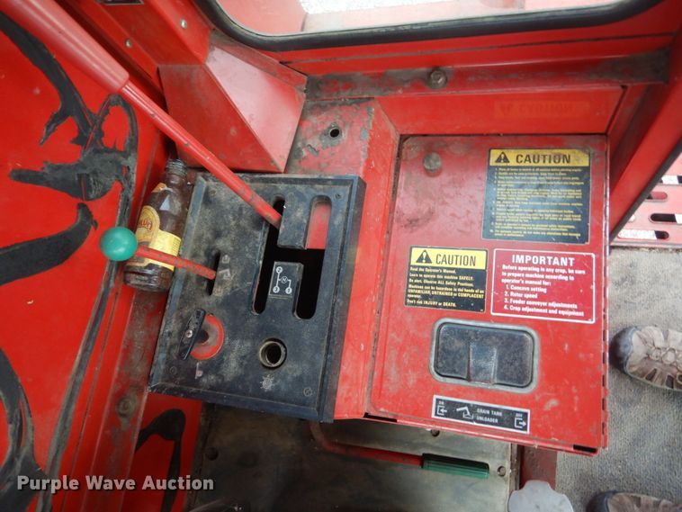 image for item FT9060 International 1480 combine