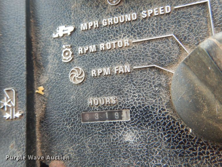 image for item FT9060 International 1480 combine