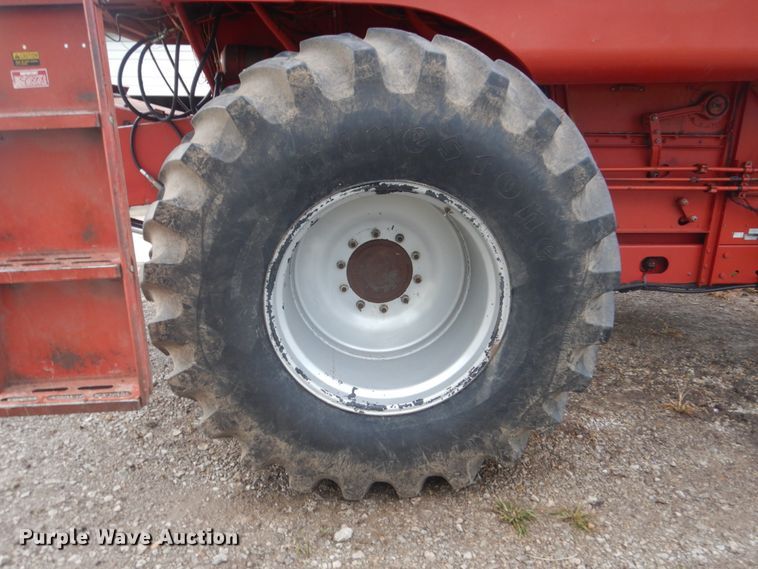 image for item FT9060 International 1480 combine